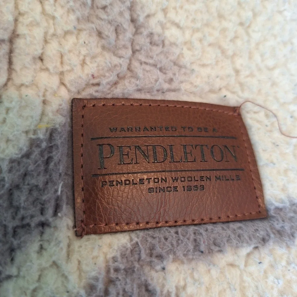 Pendleton White Sands Sherpa Fleece Throw Blanket Aztec Western 68